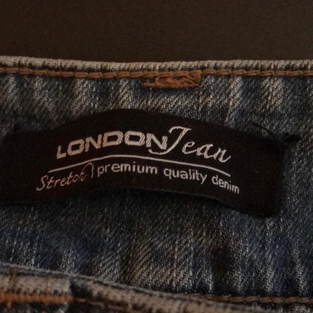 Size 4 Double Button Jean Capris - image 4